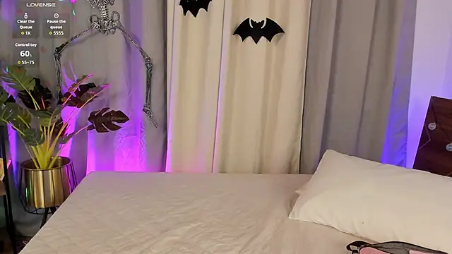 Amy art online show from 28, 10, 2025