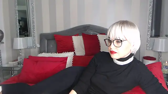 LuanaColucci online show from 23, 12, 2024