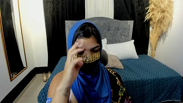 Snapshot of anissa- chatting on 28, 2, 2025 anissa- online show from 28, 2, 2025