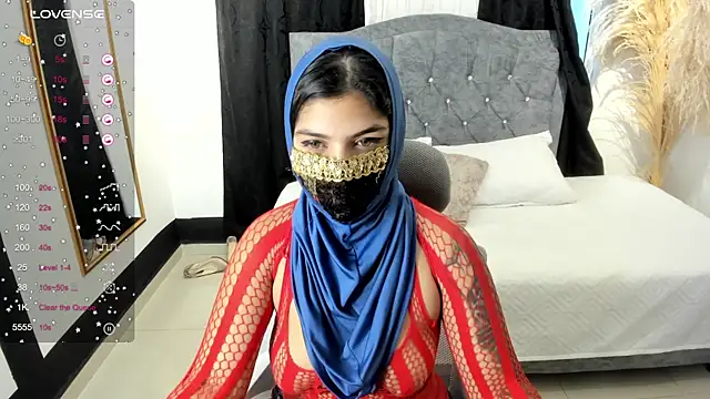 Snapshot of anissa- chatting on 8, 3, 2025 anissa- online show from 8, 3, 2025