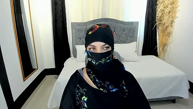 Snapshot of anissa- chatting on 11, 3, 2025 anissa- online show from 11, 3, 2025