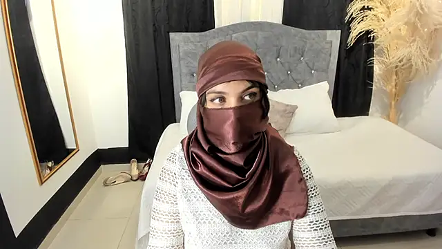 Snapshot of anissa- chatting on 6, 3, 2025 anissa- online show from 6, 3, 2025