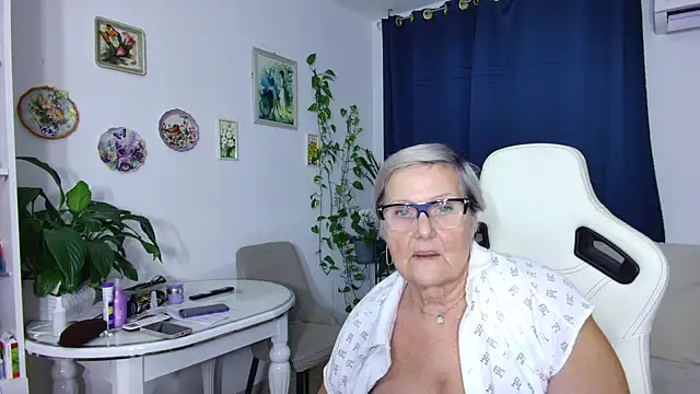 Selenna57 online show from 7, 2, 2026