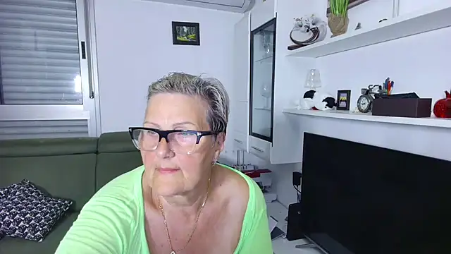 Snapshot of Selenna57 chatting on 9, 6, 2026 Selenna57 online show from 9, 6, 2026