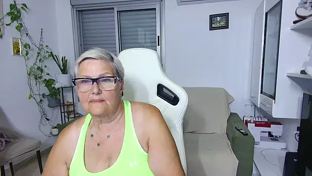 Snapshot of Selenna57 chatting on 4, 6, 2026 Selenna57 online show from 4, 6, 2026