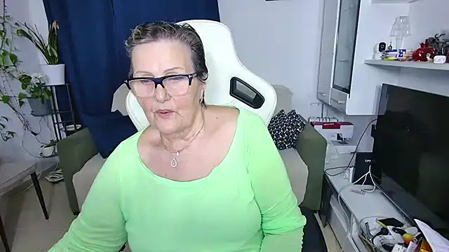 Selenna57 online show from 5, 4, 2026