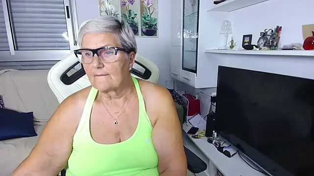 Snapshot of Selenna57 chatting on 15, 7, 2026 Selenna57 online show from 15, 7, 2026