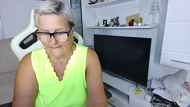 Snapshot of Selenna57 chatting on 5, 7, 2026 Selenna57 online show from 5, 7, 2026