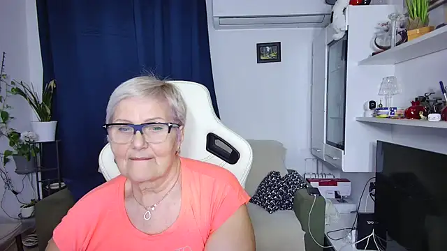 Selenna57 online show from 7, 4, 2026