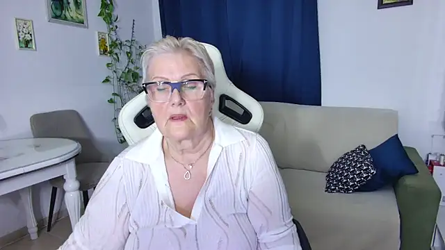 Selenna57 online show from 9, 4, 2026