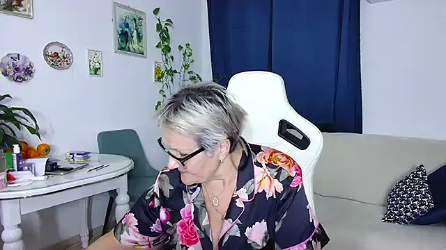 Selenna57 online show from 8, 1, 2026