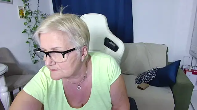 Selenna57 online show from 12, 4, 2026