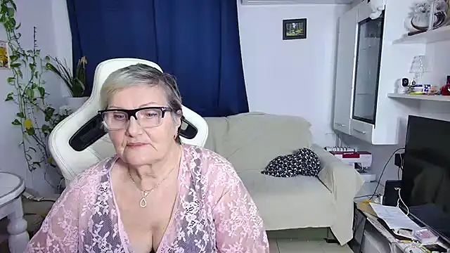 Selenna57 online show from 4, 4, 2026