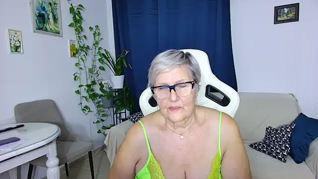 Selenna57 online show from 6, 2, 2026