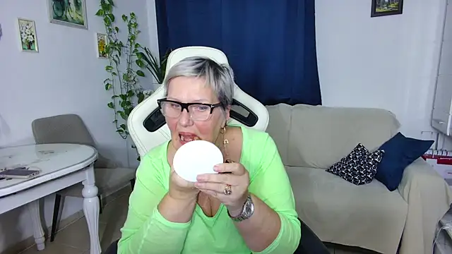 Selenna57 online show from 12, 2, 2026