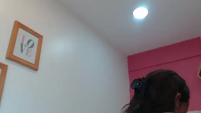 Amber Moore online show from 8, 9, 2025