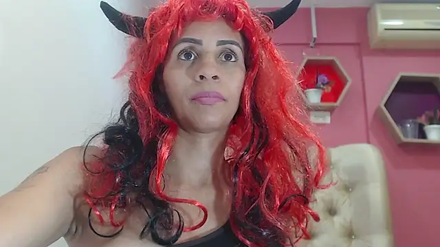 Amber Moore online show from 3, 10, 2025