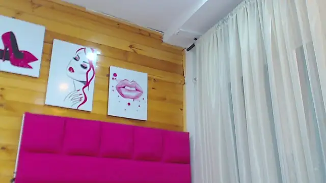 Amber Moore online show from 4, 2, 2025