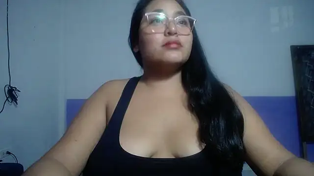 Snapshot of sirena_15 chatting on 8, 7, 2026 sirena 15 online show from 8, 7, 2026
