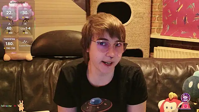 Snapshot of GamerGirl_Eve chatting on 28, 10, 2025 GamerGirl Eve online show from 28, 10, 2025