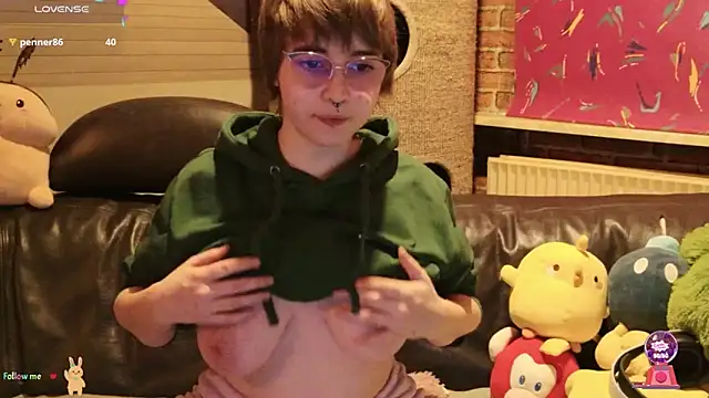 Snapshot of GamerGirl_Eve chatting on 29, 10, 2025 GamerGirl Eve online show from 29, 10, 2025