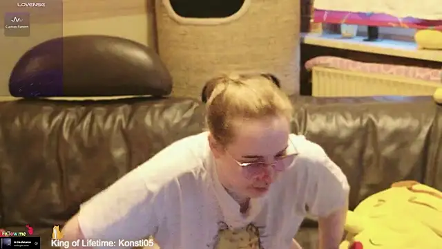 Snapshot of GamerGirl_Eve chatting on 4, 7, 2026 GamerGirl Eve online show from 4, 7, 2026