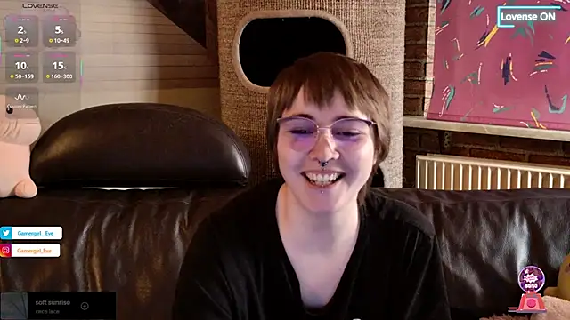Snapshot of GamerGirl_Eve chatting on 25, 9, 2025 GamerGirl Eve online show from 25, 9, 2025