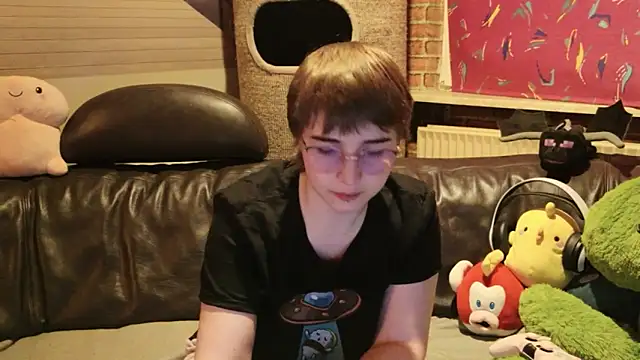 Snapshot of GamerGirl_Eve chatting on 10, 10, 2025 GamerGirl Eve online show from 10, 10, 2025