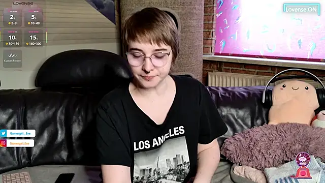 Snapshot of GamerGirl_Eve chatting on 24, 9, 2025 GamerGirl Eve online show from 24, 9, 2025