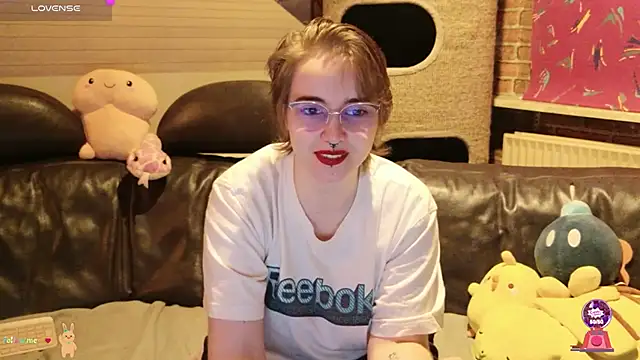 Snapshot of GamerGirl_Eve chatting on 13, 11, 2025 GamerGirl Eve online show from 13, 11, 2025