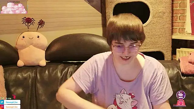 Snapshot of GamerGirl_Eve chatting on 15, 10, 2025 GamerGirl Eve online show from 15, 10, 2025