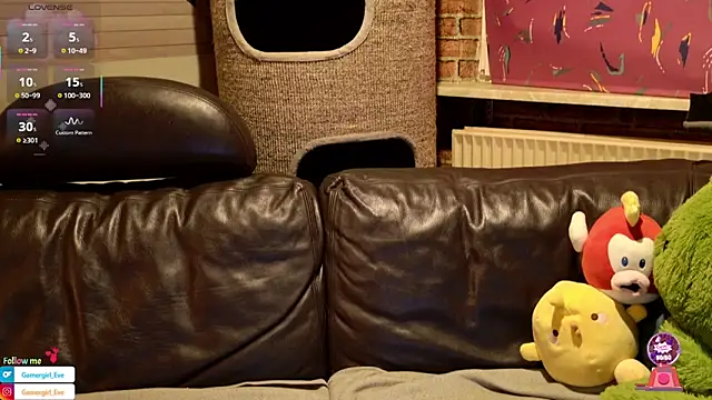 Snapshot of GamerGirl_Eve chatting on 8, 10, 2025 GamerGirl Eve online show from 8, 10, 2025