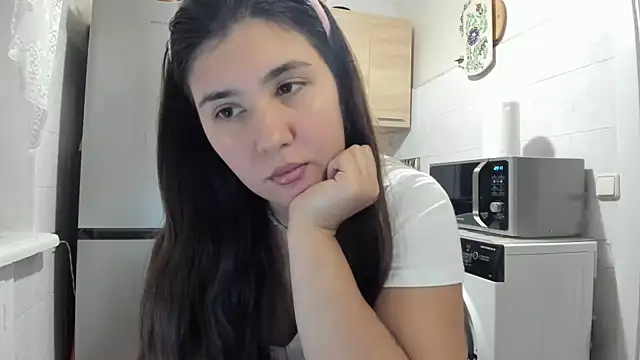 Snapshot of MiaMarrone chatting on 11, 11, 2025 MiaMarrone online show from 11, 11, 2025