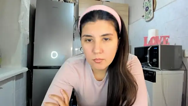 Snapshot of MiaMarrone chatting on 19, 12, 2025 MiaMarrone online show from 19, 12, 2025