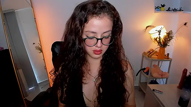 Cassandra Caiin online show from 19, 11, 2025