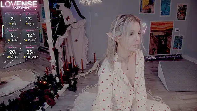 Snapshot of Careful_i_bite chatting on 14, 11, 2025 Careful i bite online show from 14, 11, 2025