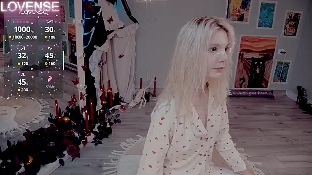 Snapshot of Careful_i_bite chatting on 8, 11, 2025 Careful i bite online show from 8, 11, 2025