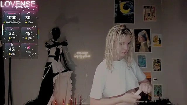 Snapshot of Careful_i_bite chatting on 15, 10, 2025 Careful i bite online show from 15, 10, 2025