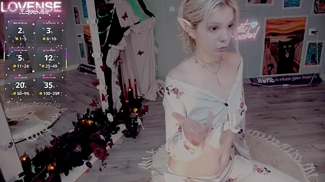 Snapshot of Careful_i_bite chatting on 13, 11, 2025 Careful i bite online show from 13, 11, 2025