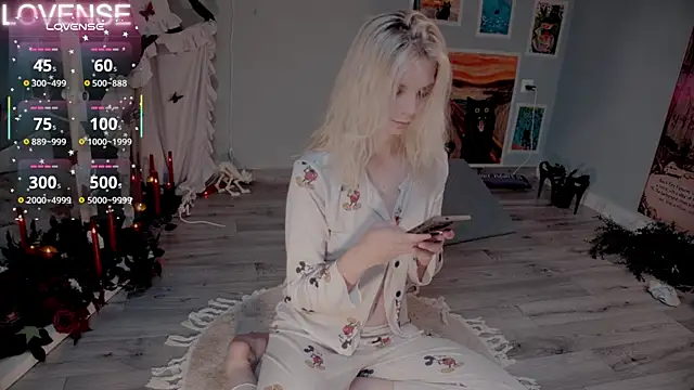 Snapshot of Careful_i_bite chatting on 2, 11, 2025 Careful i bite online show from 2, 11, 2025