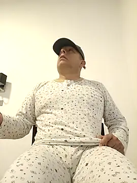 chicoguapo8 online show from 10, 10, 2025