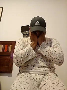 chicoguapo8 online show from 10, 10, 2025