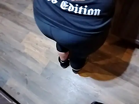 Makeyoucumallover online show from 28, 10, 2025