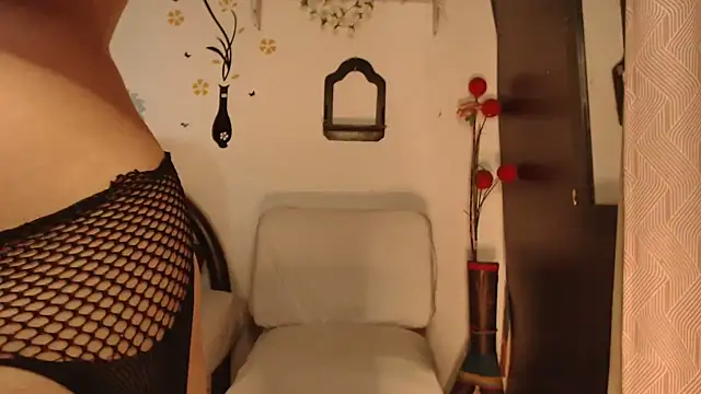 Estefani 32 online show from 3, 10, 2025