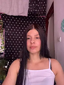 Estefani 32 online show from 16, 6, 2026