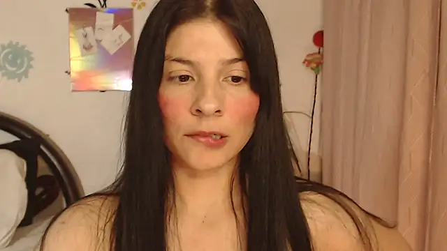 Estefani 32 online show from 7, 10, 2025