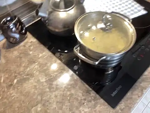 Flossy Vettie online show from 5, 11, 2025