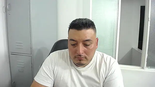 Snapshot of antonycruz chatting on 14, 11, 2025 antonycruz online show from 14, 11, 2025