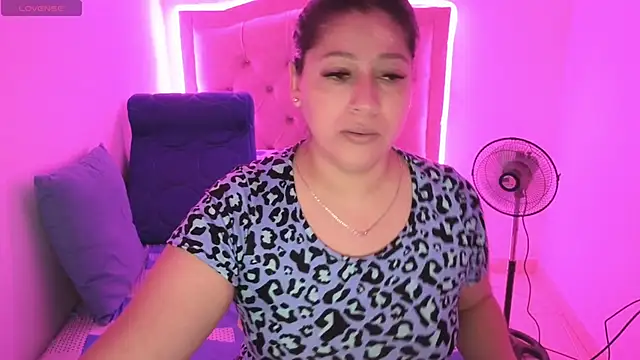 Nazlyy30 online show from 28, 10, 2025