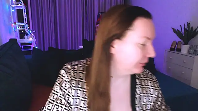 GoddessLara online show from 1, 2, 2025